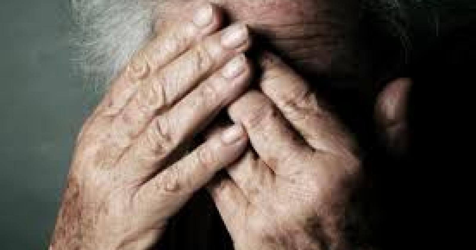 53enne picchia selvaggiamente l'anziana madre