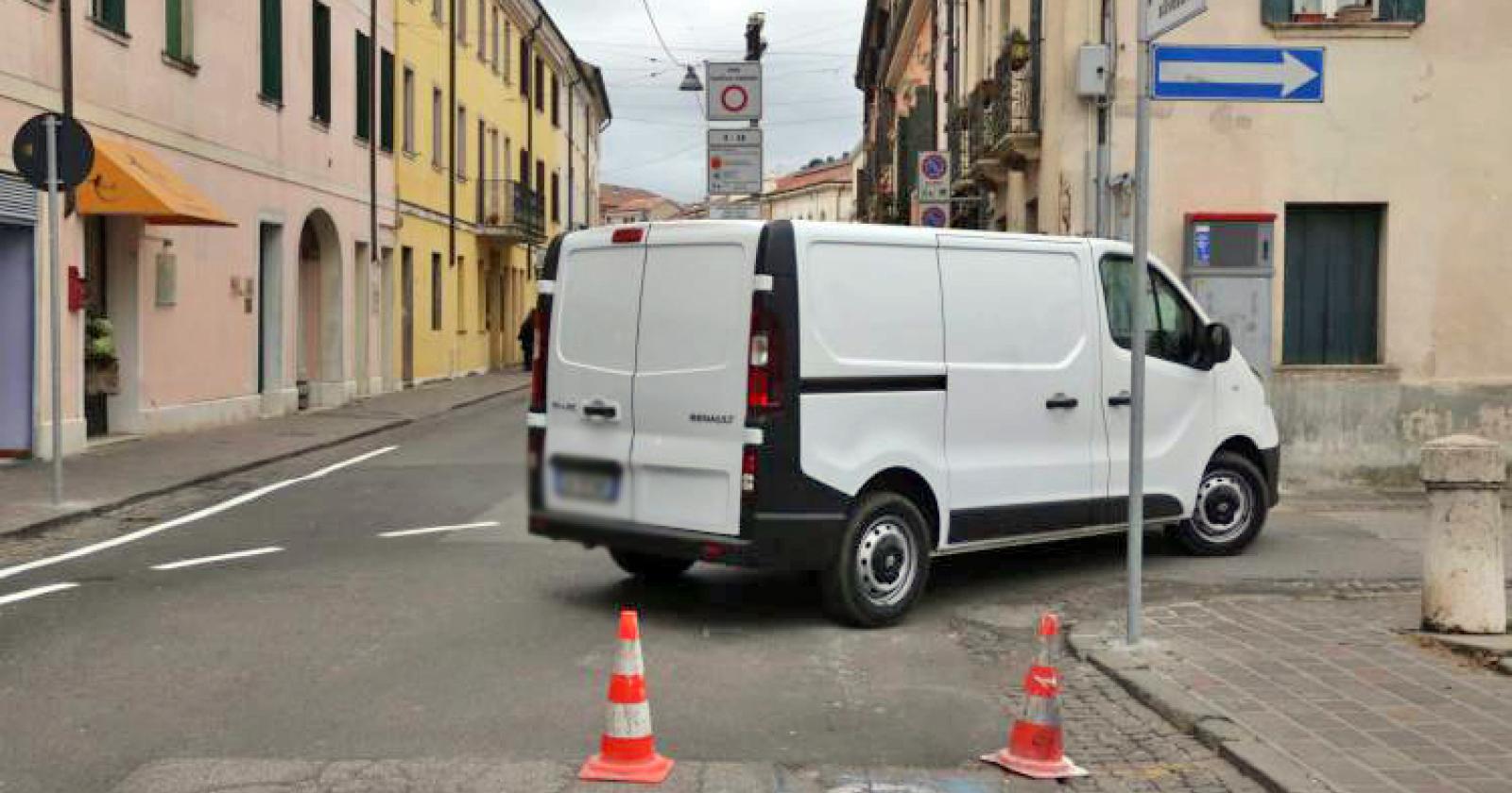 Traffico in tilt, "necessario il cambio di viabiità"