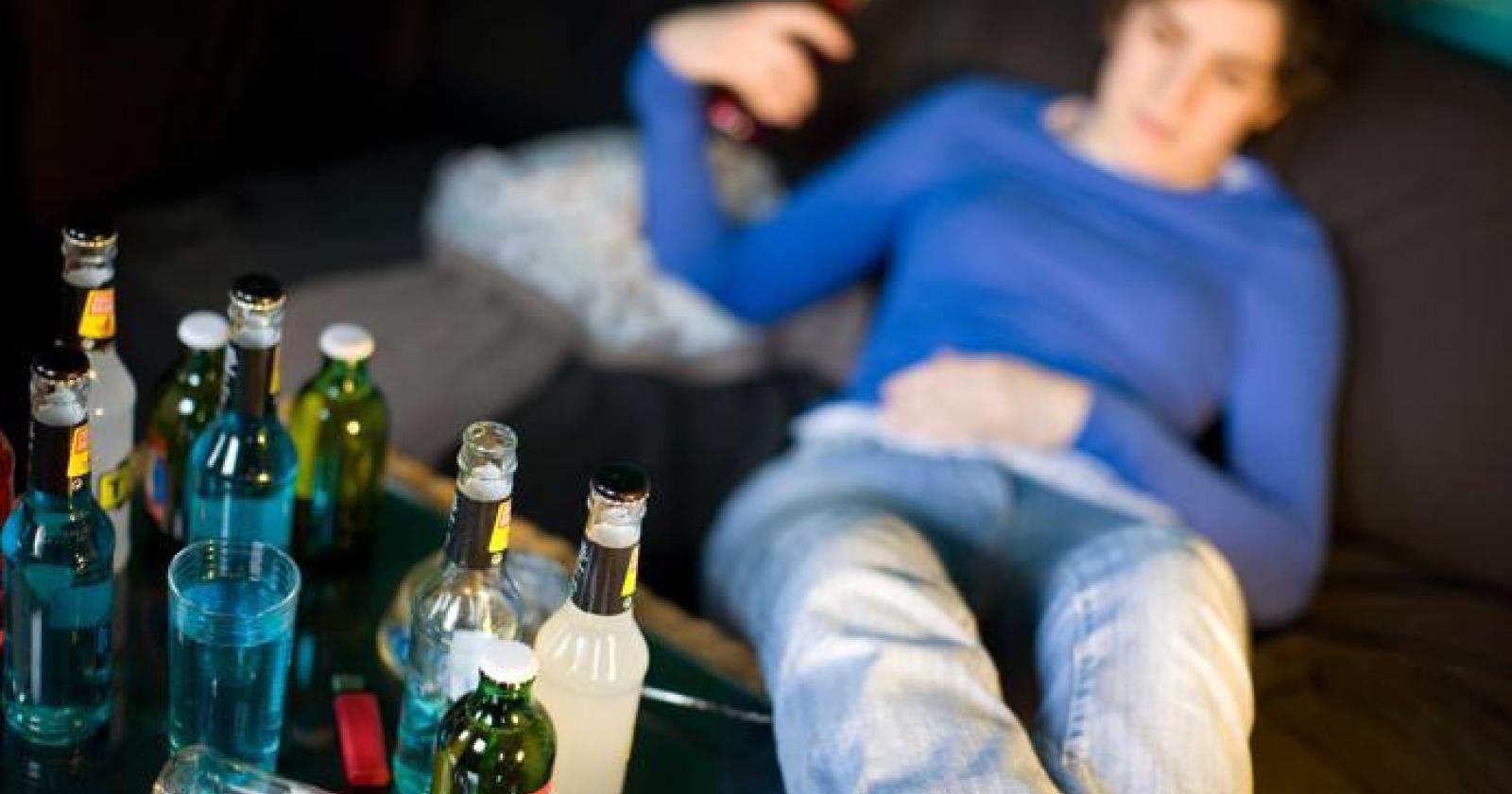 Alcol e giovani, fermare gli abusi