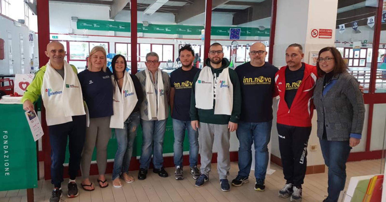 In vasca per Telethon, grande successo per l’iniziativa benefica