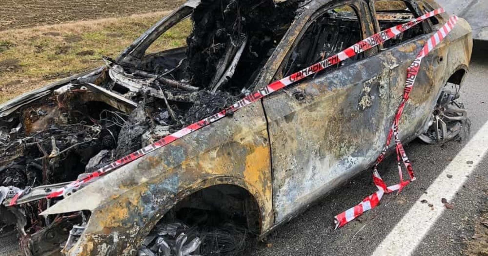 Bruciata un'auto rubata in mezzo alla campagna