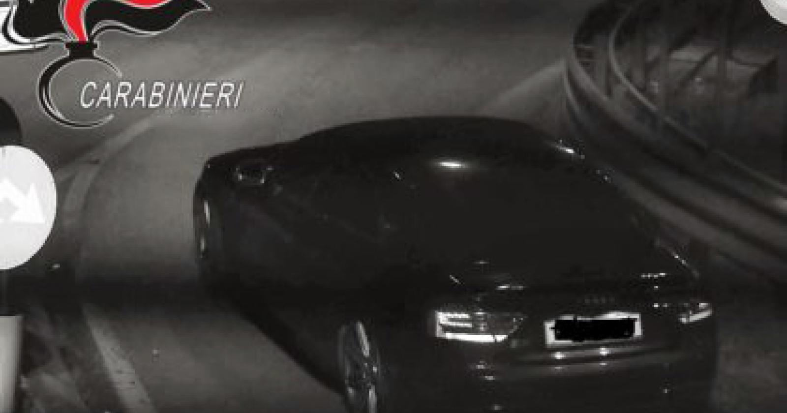 Sperona l’auto dei carabinieri, parte la caccia all'Audi pirata