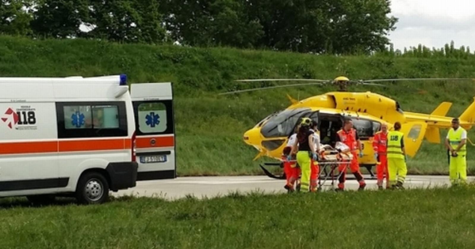 Tremendo schianto frontale, 55enne in fin di vita