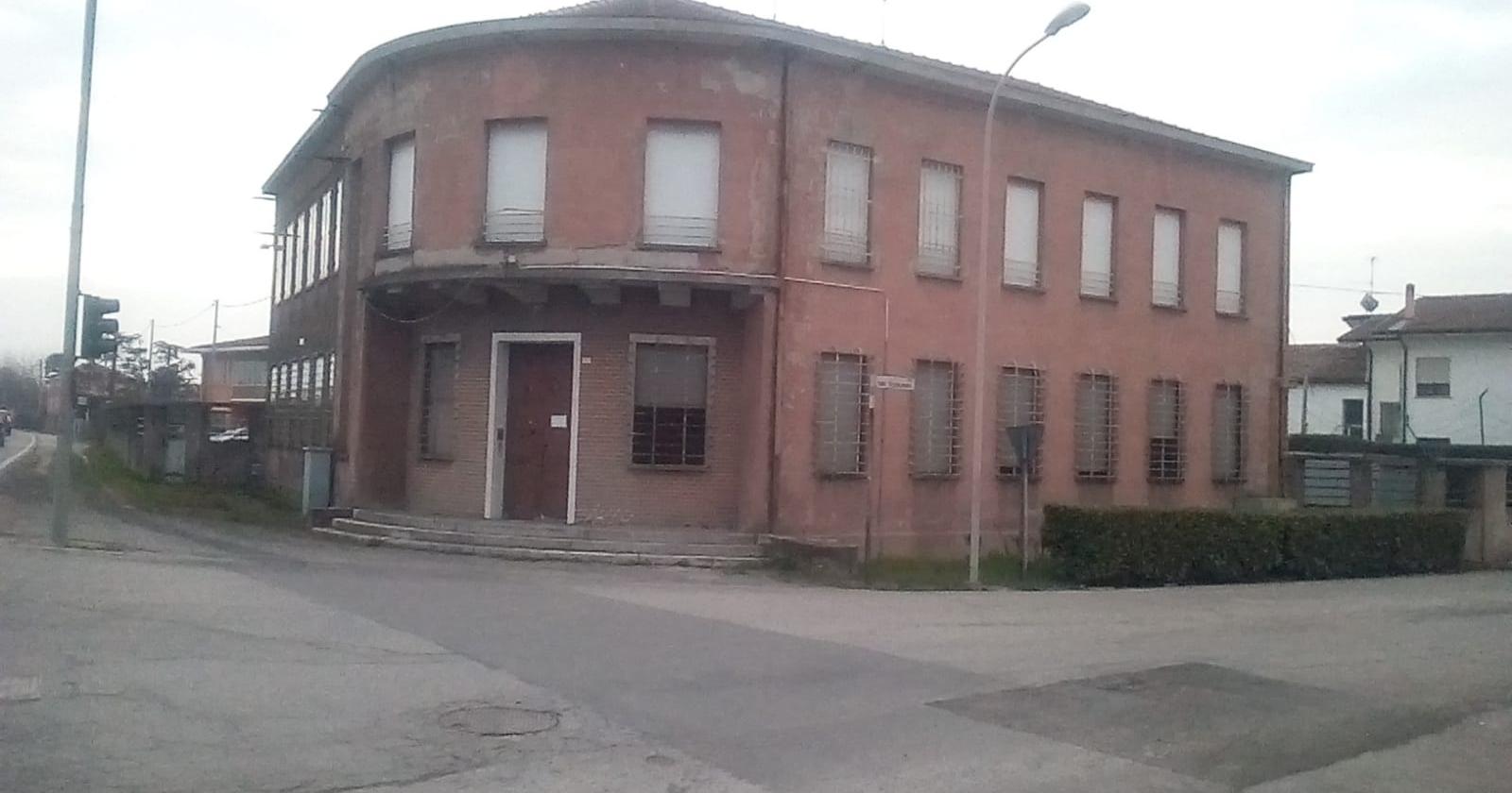 Comune, due immobili in vendita
