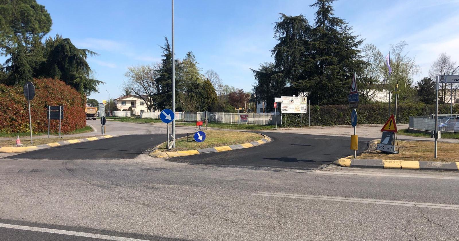 Incrocio asfaltato e in sicurezza