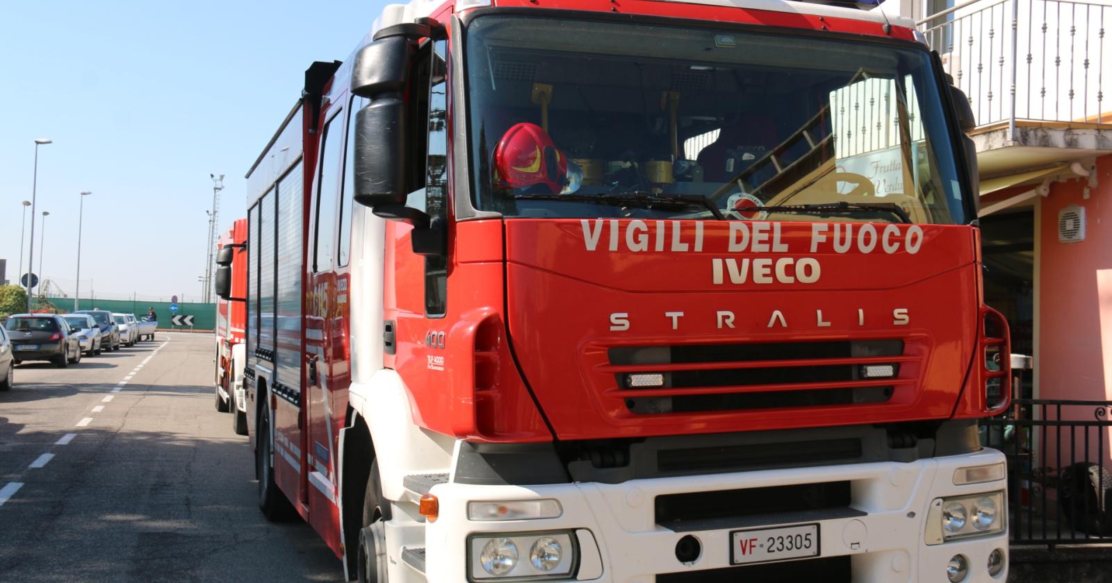 Perdita di vetro fuso e nube in paese: è innocua, tutto risolto