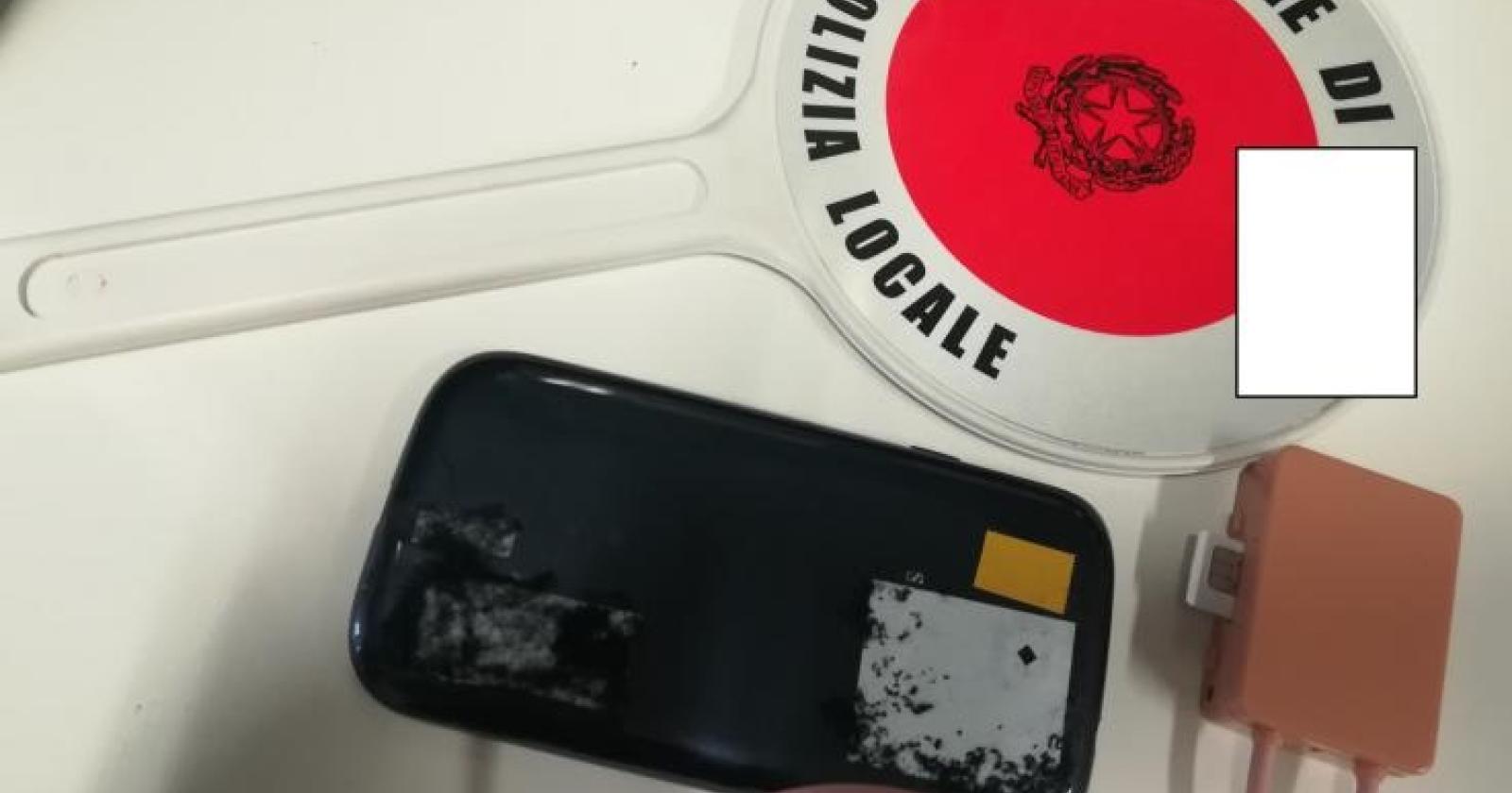 Patente col trucco, auricolari e microcamera. Strage di denunciati