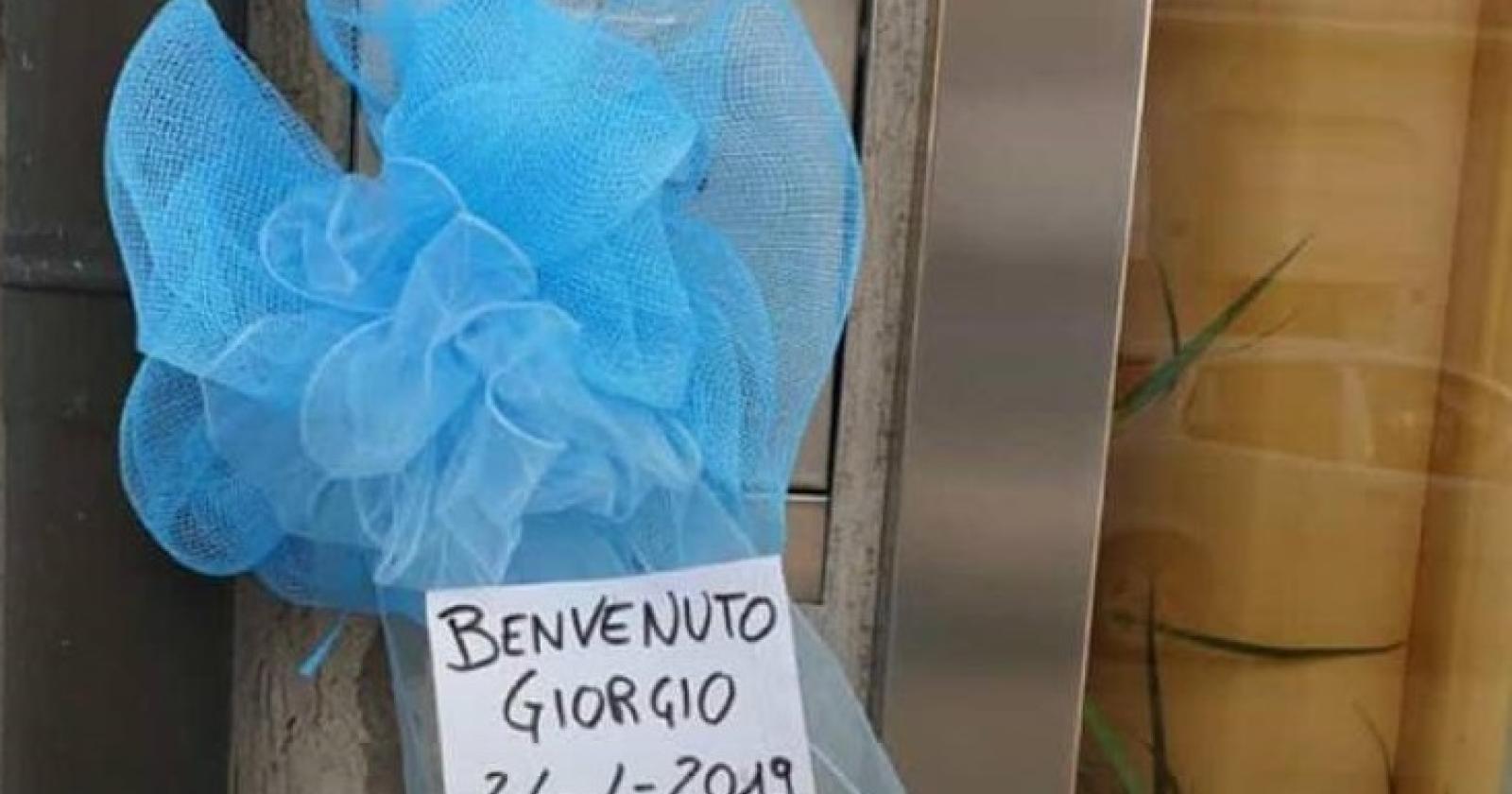 Fiocco azzurro sui negozi “Benvenuto, Giorgio”