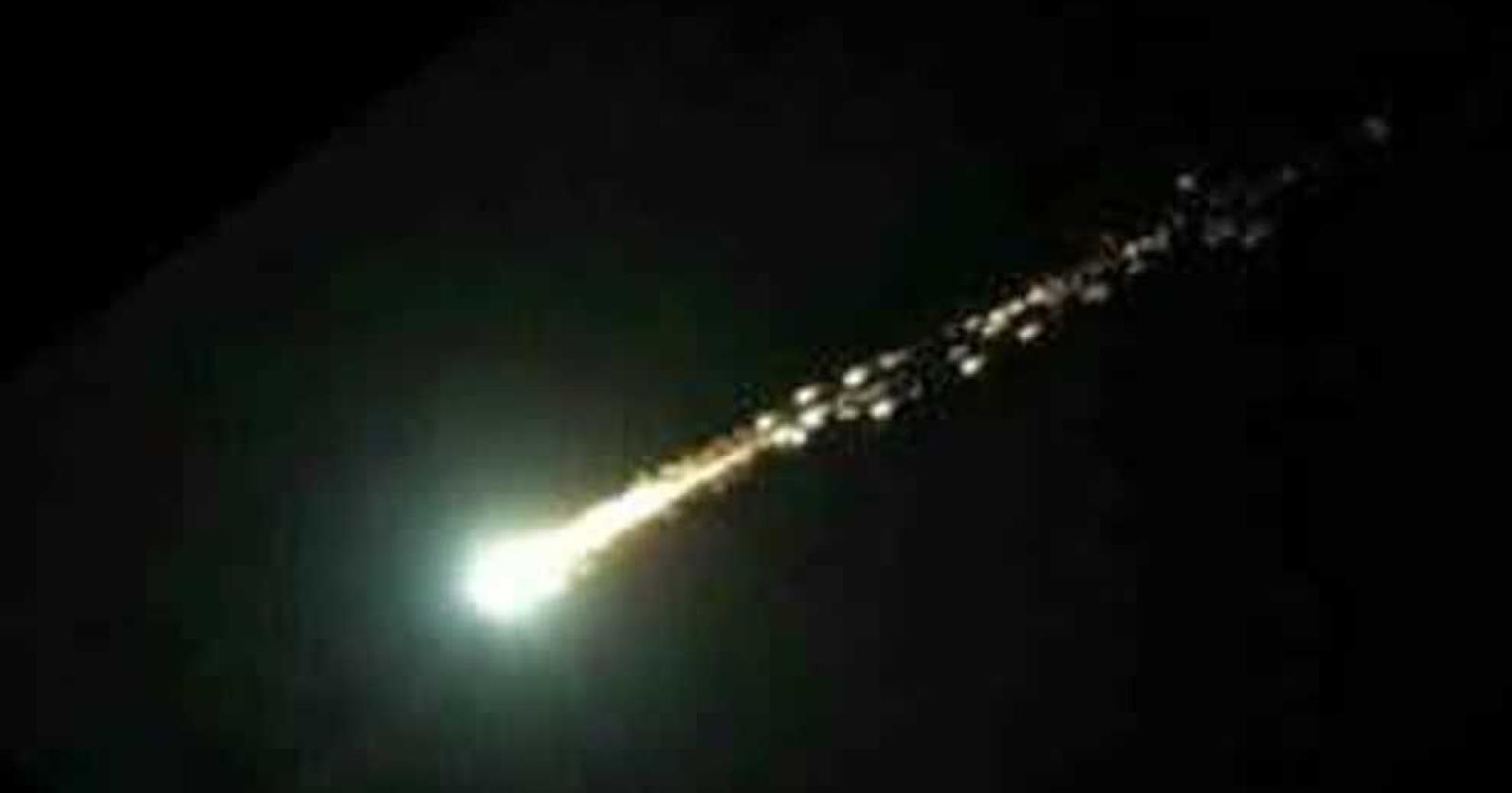 Una meteora illumina il cielo del Polesine