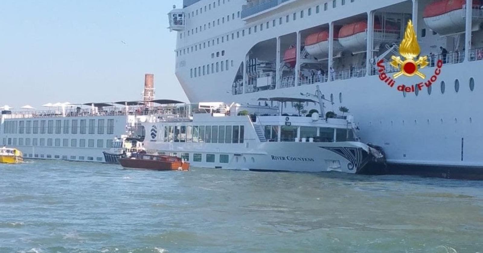 Venezia, nave da crociera contro battello: paura in laguna