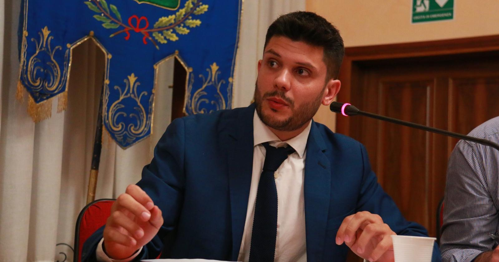 Il regolamento sul decoro? "Lo faremo tutti assieme"