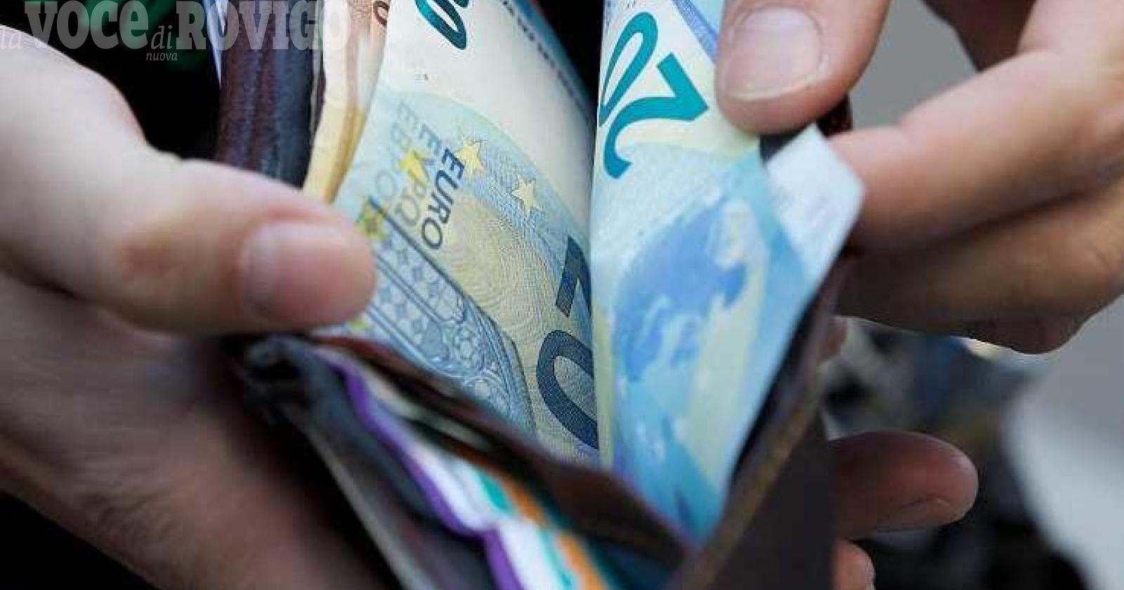 Indigente trova in strada un borsello con 12mila euro, e li restituisce al proprietario