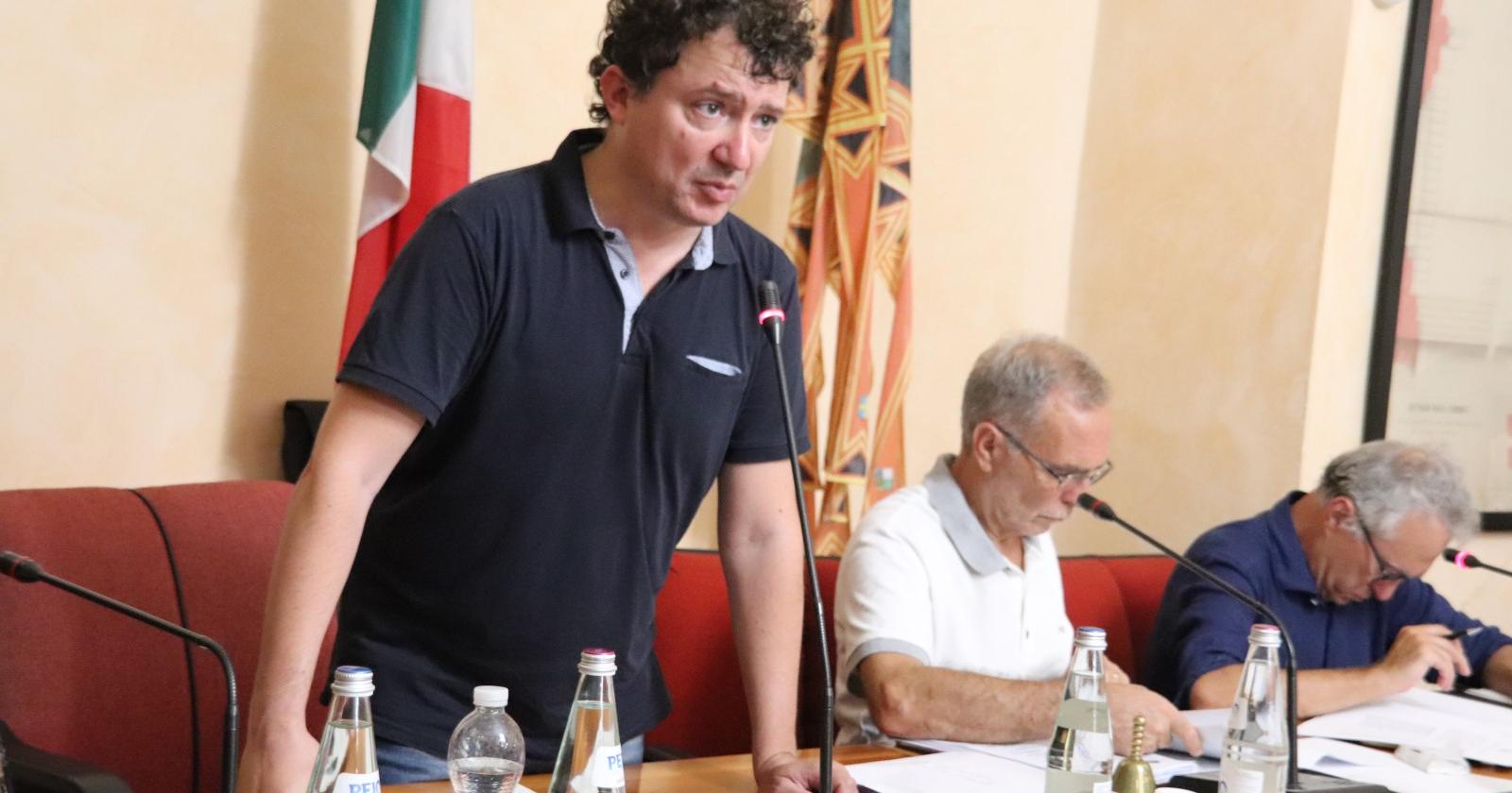 Cacciato per la pelle scura. "Colpa di chi alimenta l'odio"