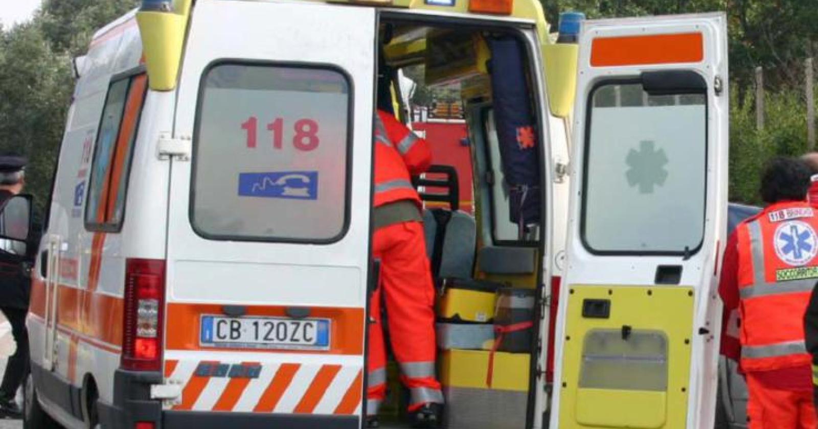 Vola dal primo piano, muore anziana
