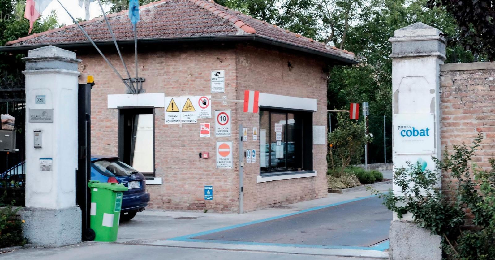 "Rifiuti esplosivi vicino ai nostri bimbi. Sindaco fai qualcosa"