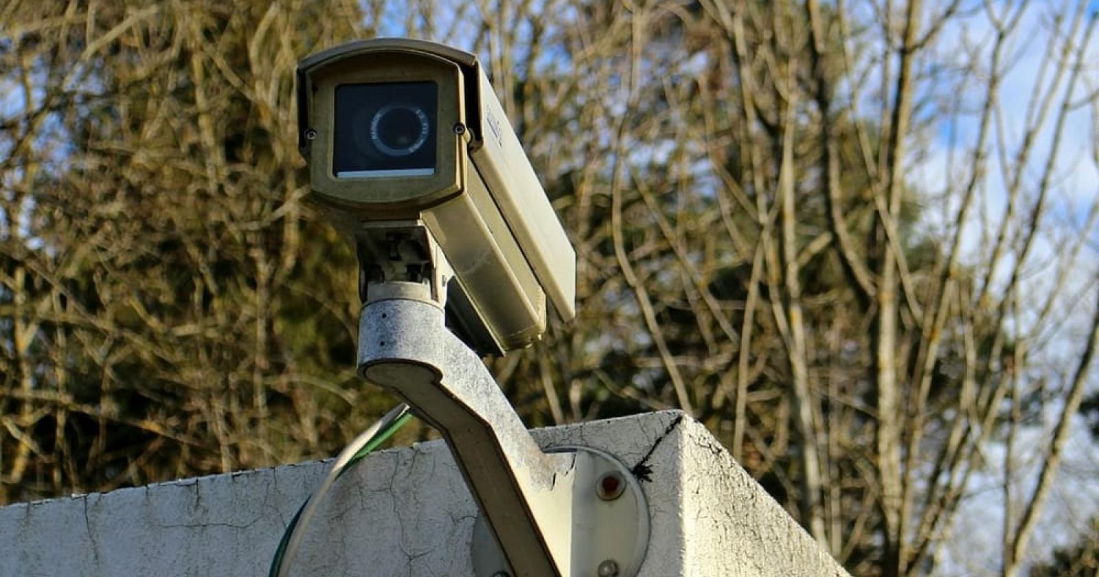 Telecamere puntate sulla casa dei vicini: Scatta il reato.