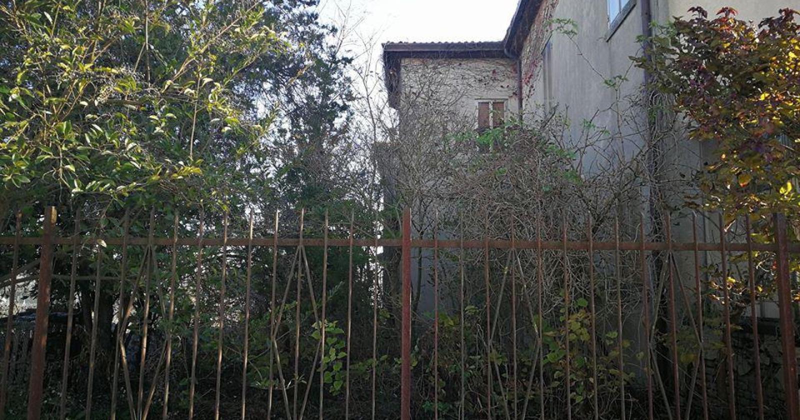 "Ex scuola fatiscente e pericolosa"