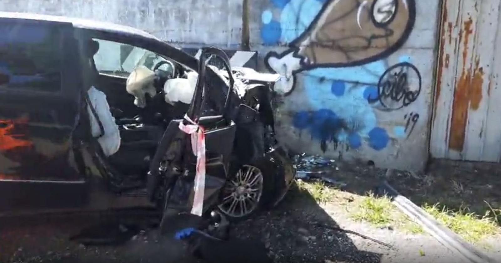 Si schianta contro un muro, muore 47enne