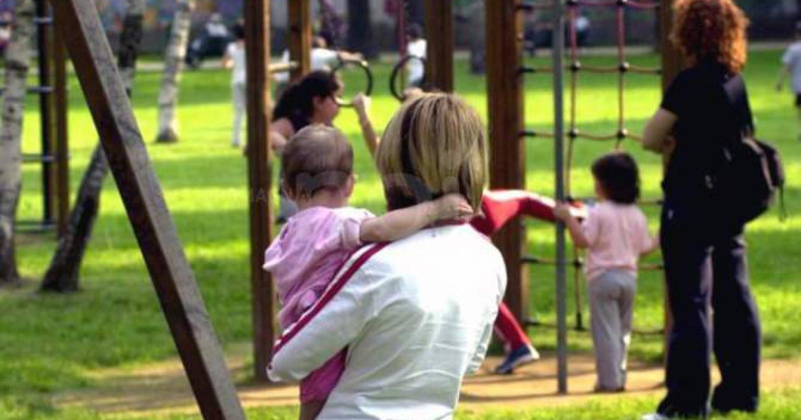Atti osceni al parco, anziano nei guai