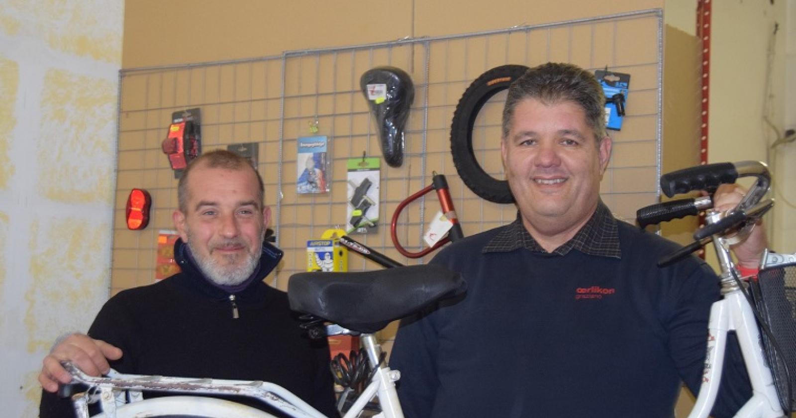 Domingo ce l'ha fatta: da clochard a meccanico delle bici