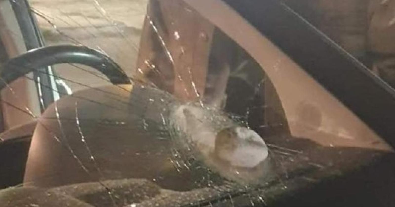 Sassi contro le auto. E' allarme