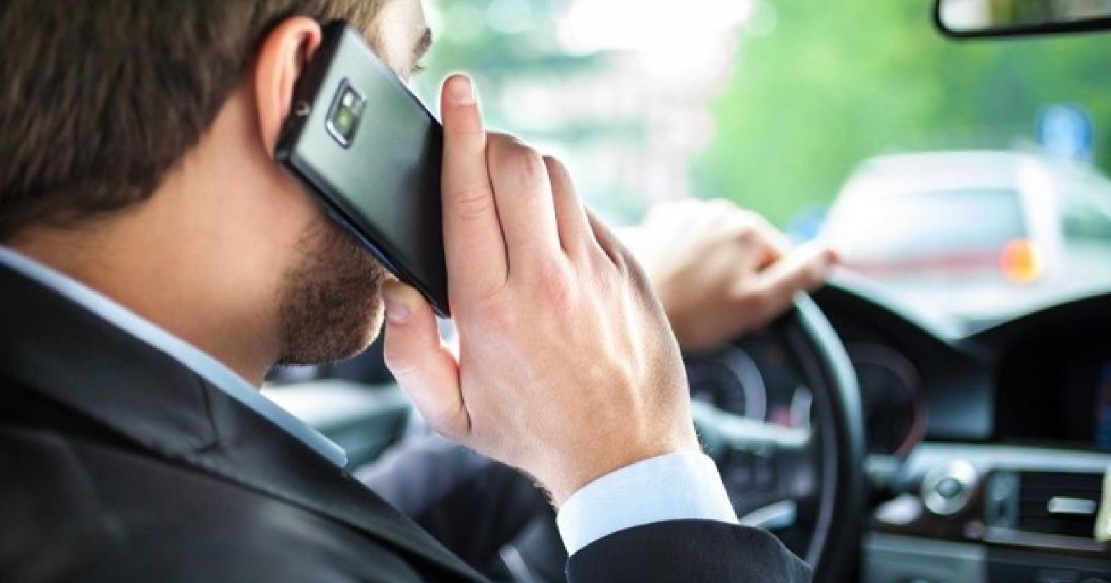 Telefona alla guida, mega-multa di 8 mila euro