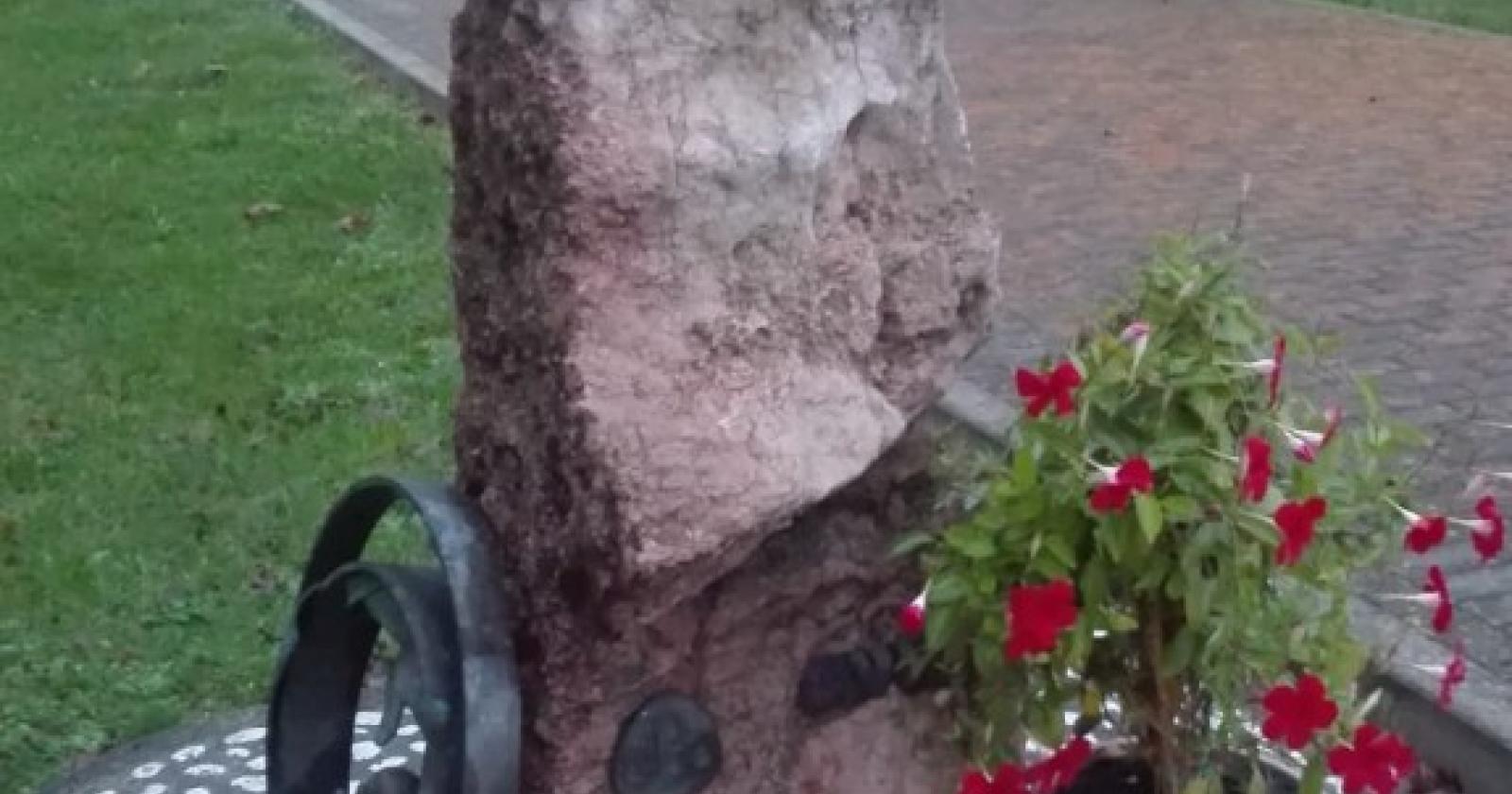 Deturpata la scultura di Canaro
