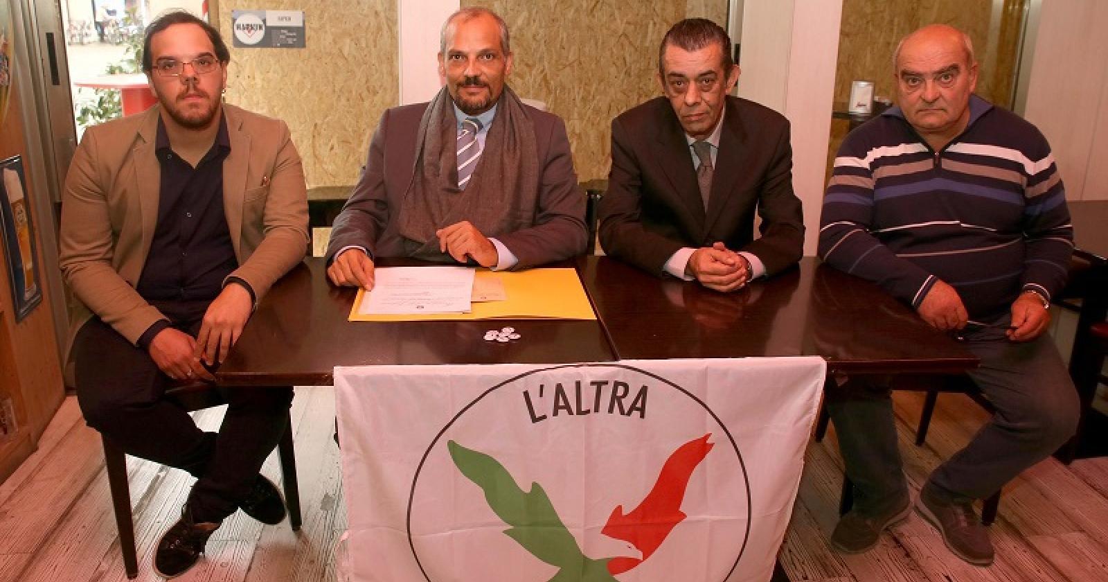 "Silvio cambia idea, o saremo costretti a denunciarti"