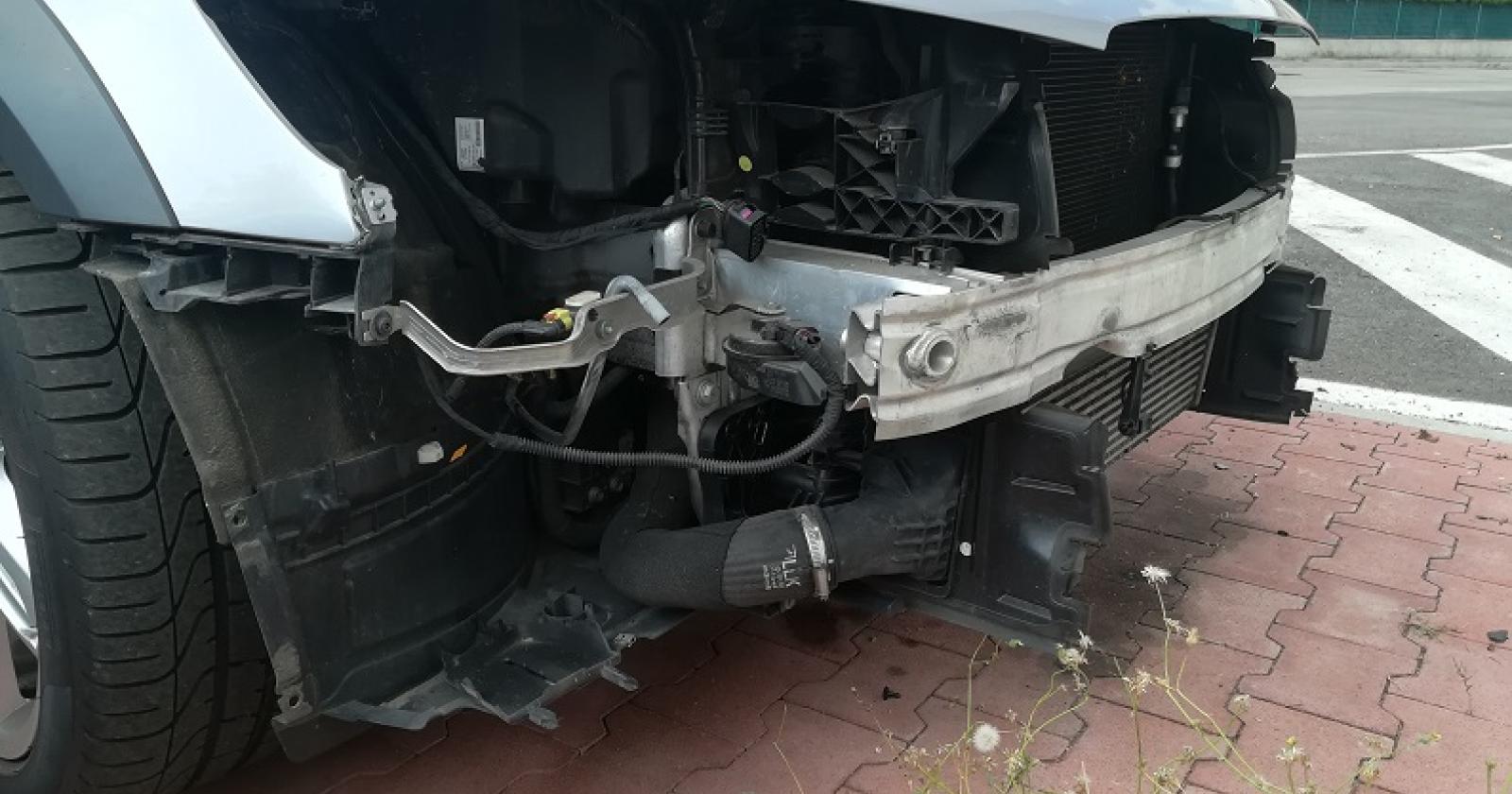 Un'altra auto smontata nella notte dalla banda dei pezzi di ricambio