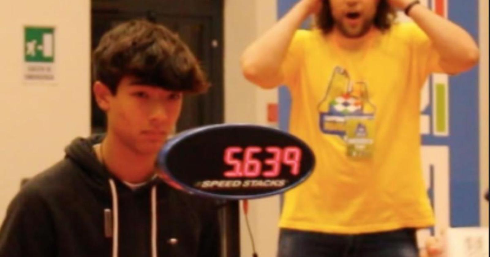 Risolve il Cubo di Rubik in 5 secondi Mattia Galentino è il nuovo campione italiano