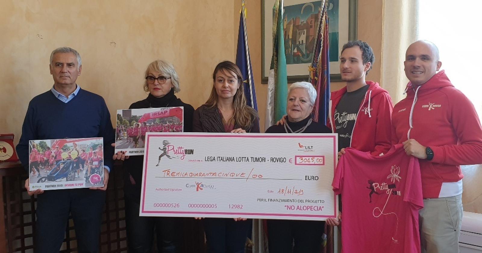 La corsa rosa fa 3mila: un maxi assegno di solidarietà