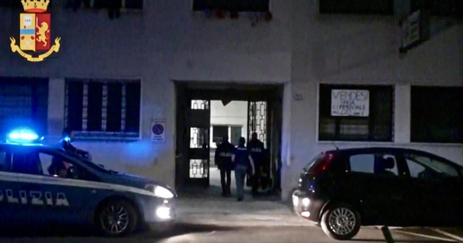 Prendeva a pugni e bastonate i bambini durante le lezioni di Corano