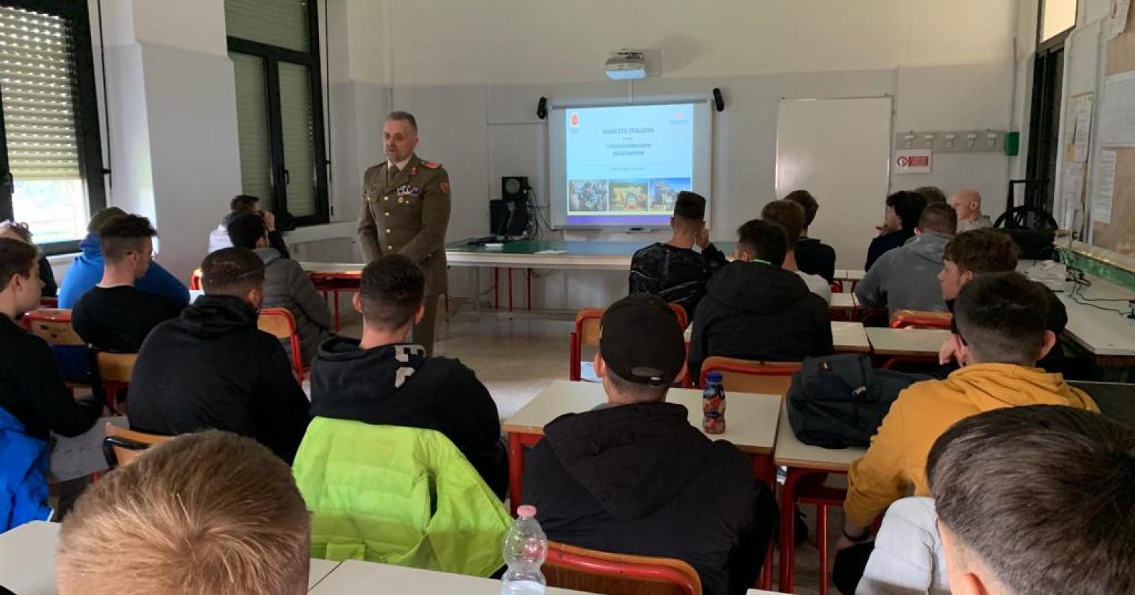 La scuola incontra l'esercito