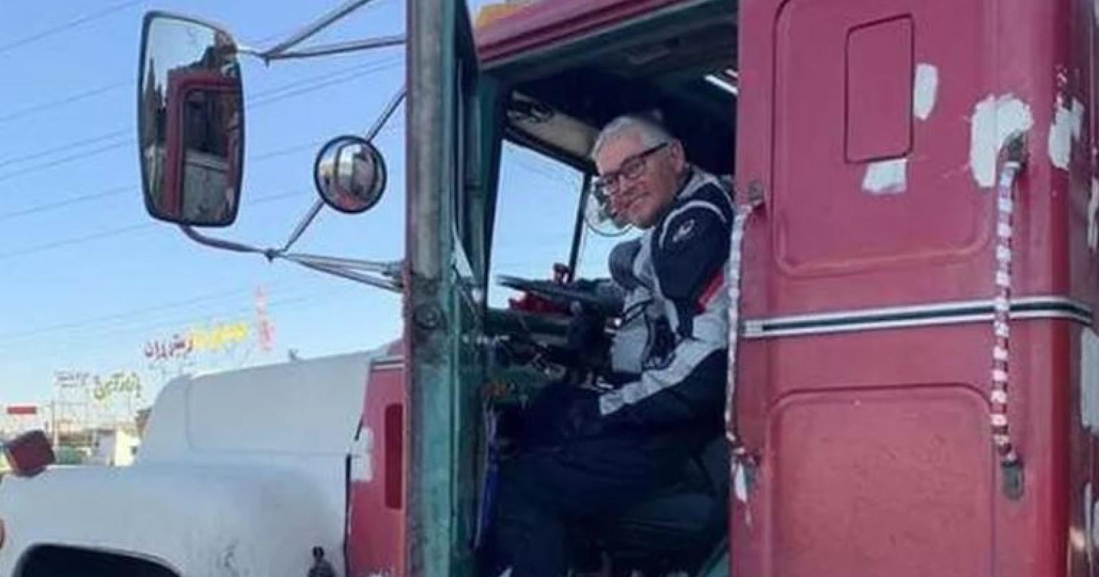 Camionista morto schiacciato dal suo tir