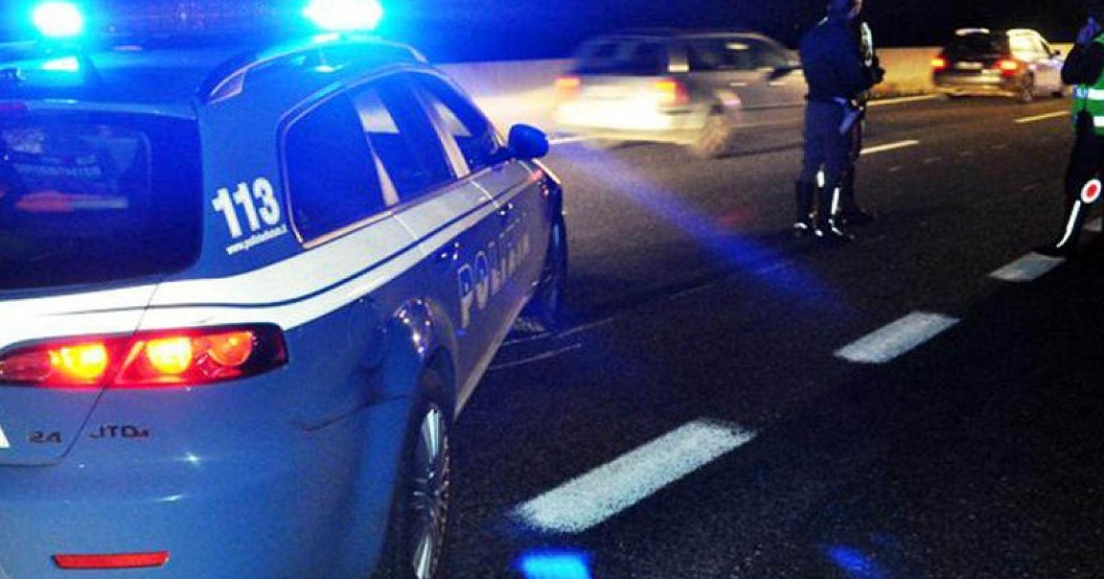 Donna a piedi in autostrada: investita e uccisa da un'auto