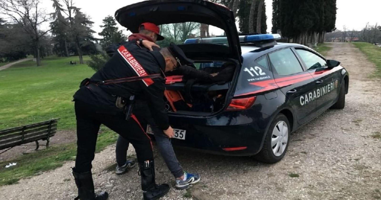 Armi e metanfetamine: clamoroso arresto alle porte della città