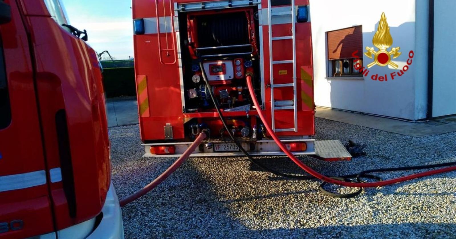 Incendio in Transpolesana: un furgone in fiamme paralizza la viabilità