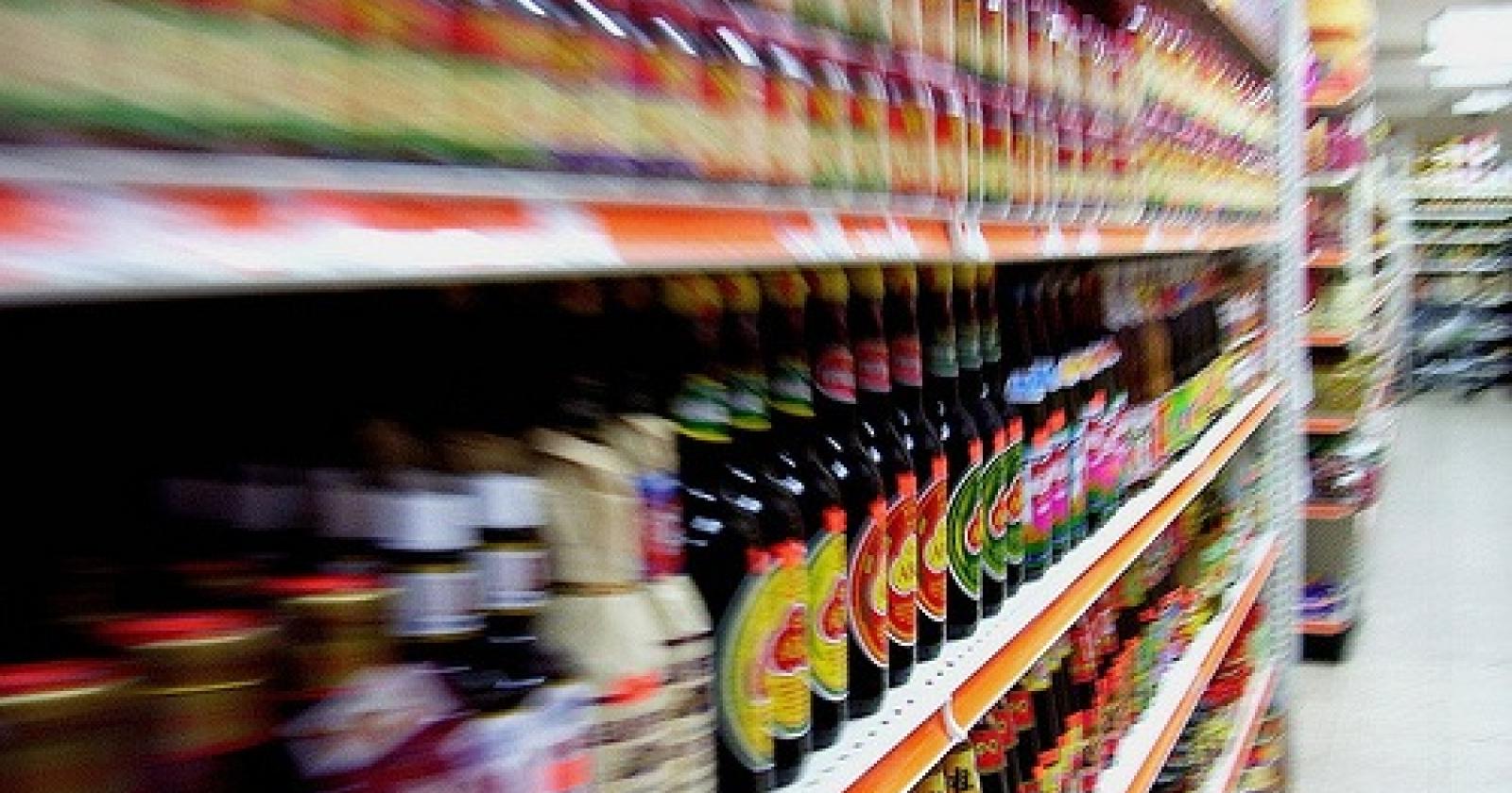 Rubano liquori al supermecato: denunciati due ragazzi
