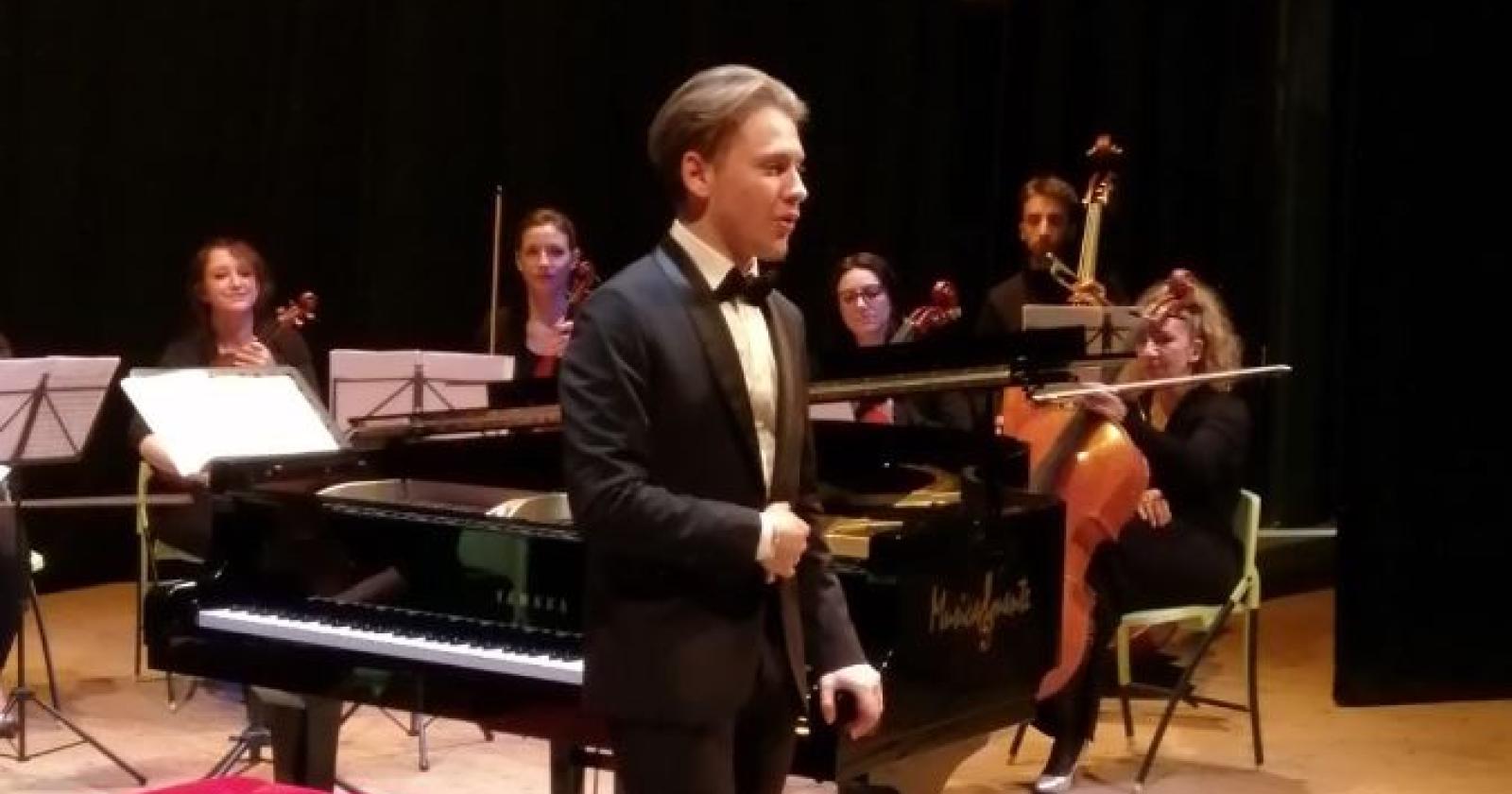 La stagione teatrale parte con il botto.
