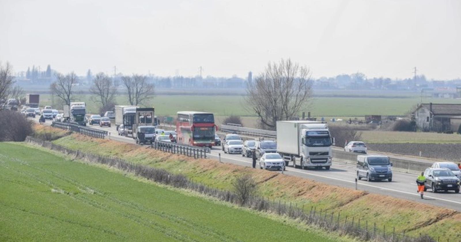 Incidente in A13, traffico bloccato per cinque chilometri