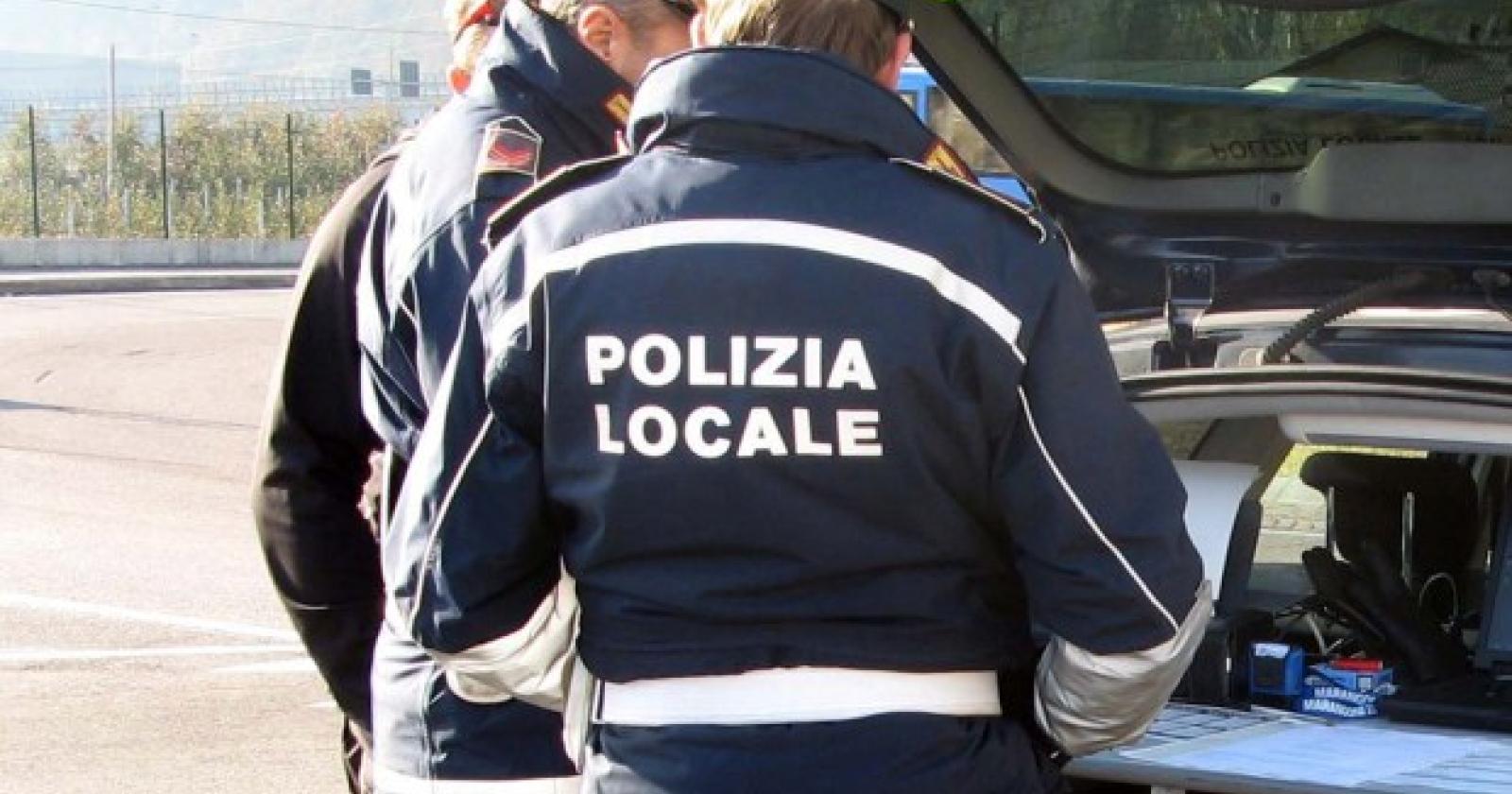 Ragazzina scoperta per due volte in pochi giorni a guidare un'automobile rubata
