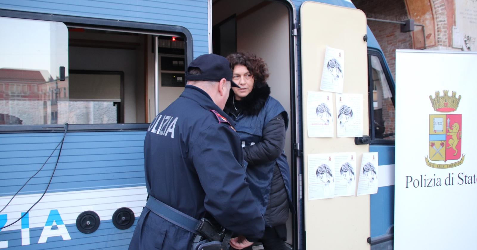 Un camper per aiutare le donne