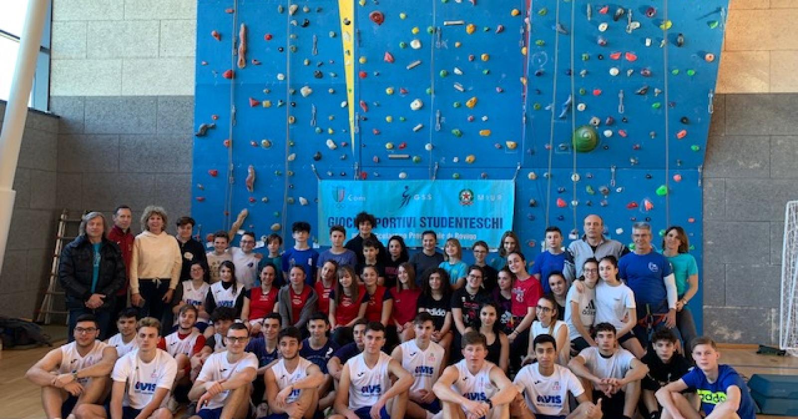 Studenti sulla parete: un successo il campionato di arrampicata