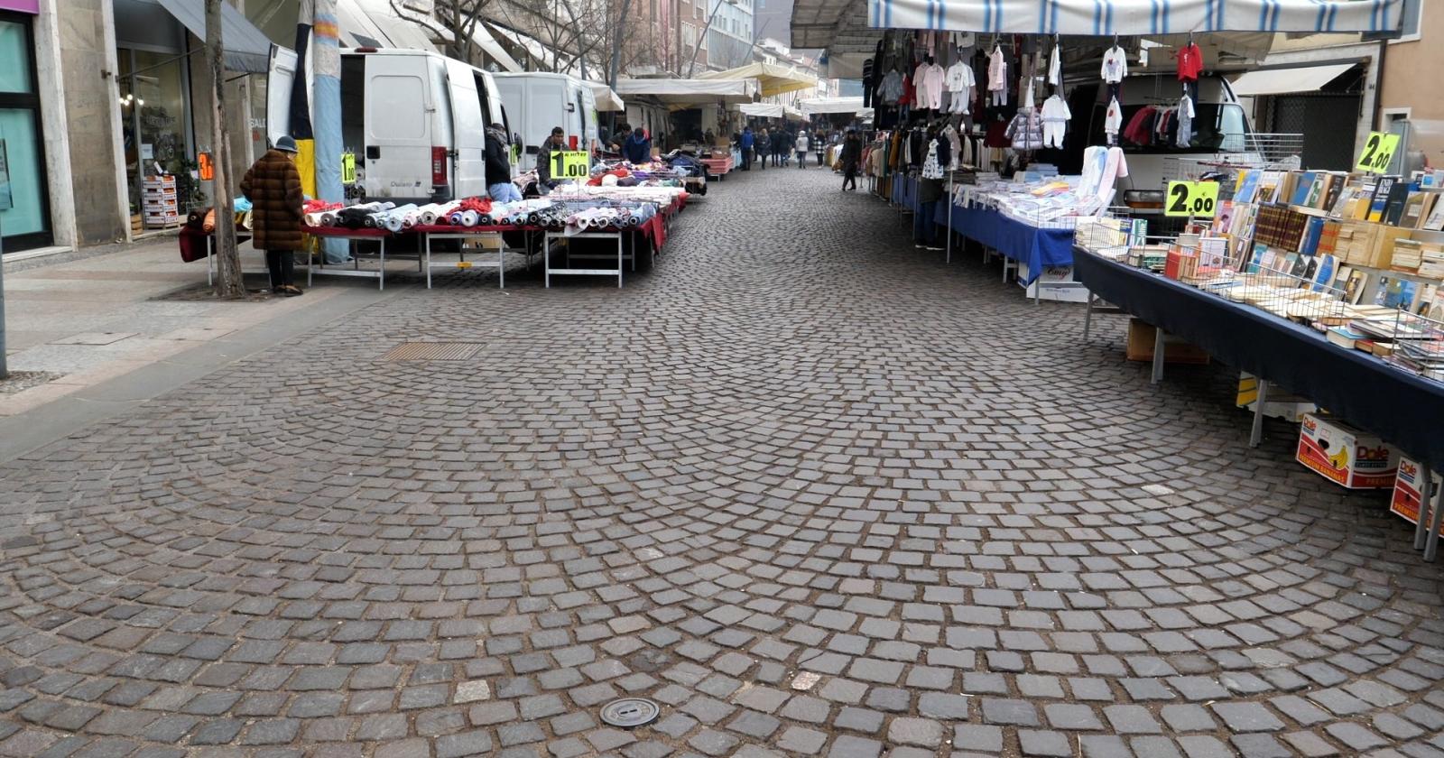 "Lavoriamo per riaprire i mercati cittadini"