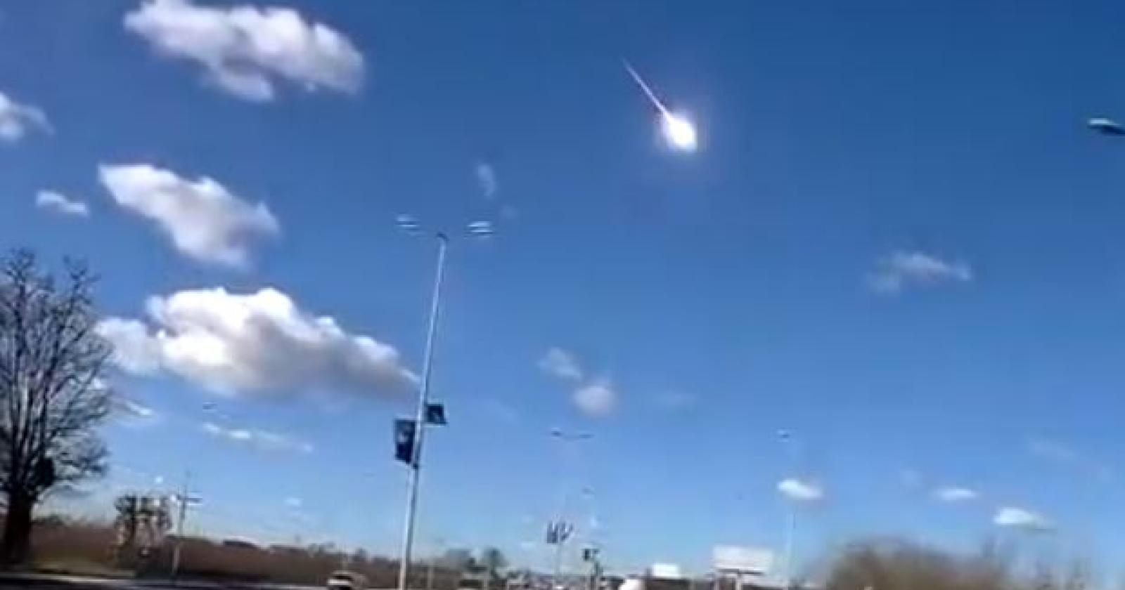 Avvistato da molti meteorite passare sopra i nostri cieli