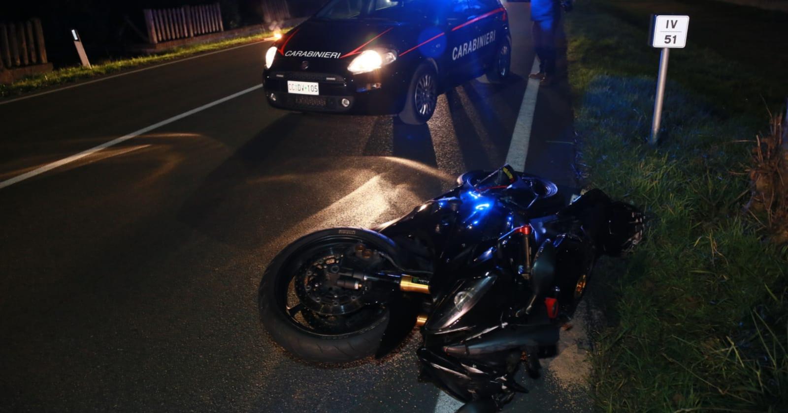 Tragedia sulla strada: giovane si schianta in moto e perde la vita