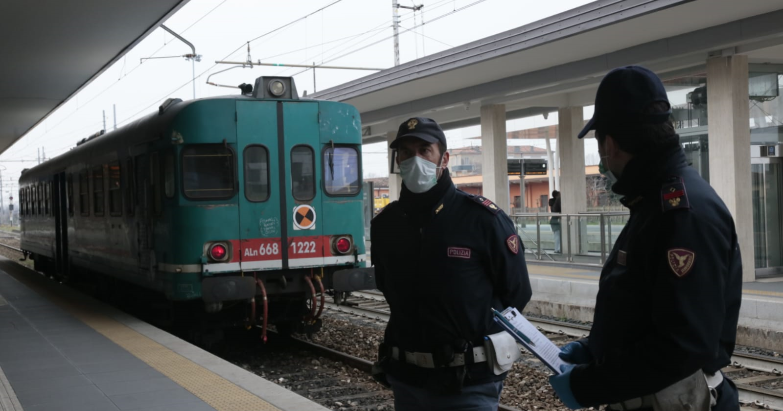 In piena emergenza sanitaria, vagava ubriaco in stazione