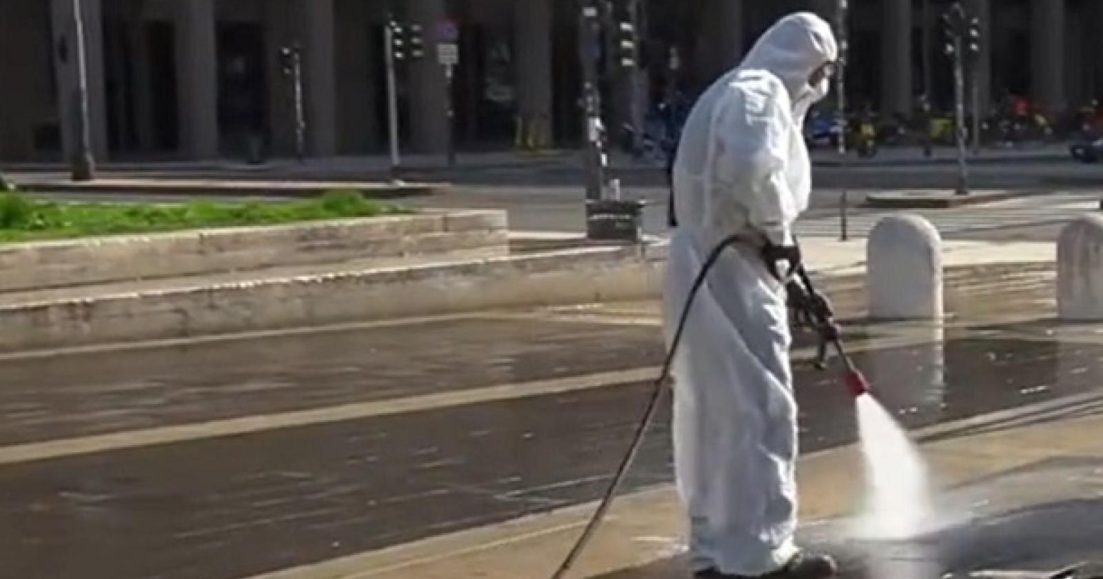 Coronavirus, scatta la pulizia delle strade