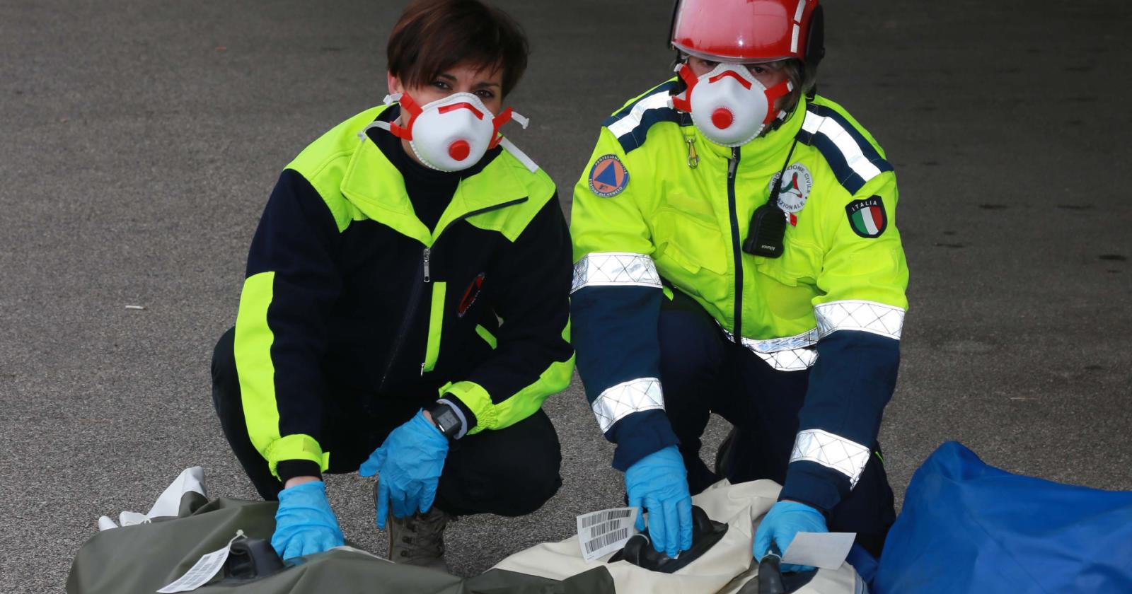 Protezione civile senza mascherine