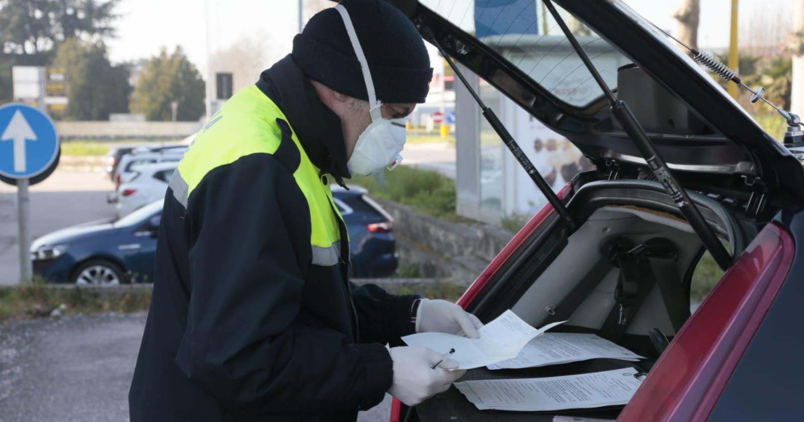 Nel pieno dell'emergenza, gente in giro senza motivo: denunce